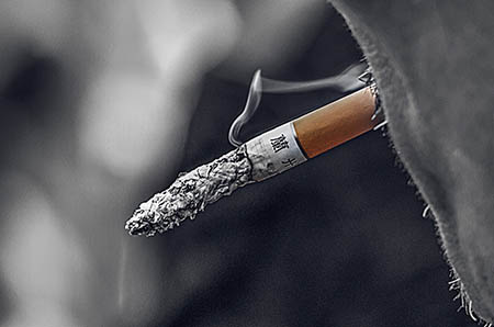 捂着嘴跑向精子库